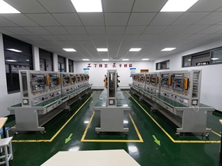 崇智楼B1-303西电工基本技能实训室